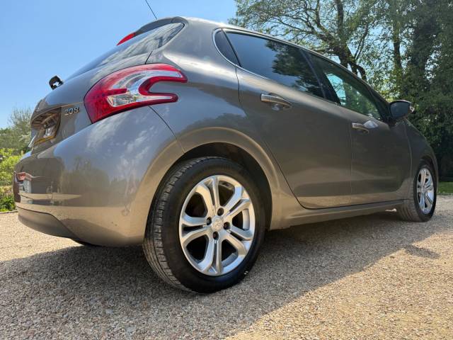 2012 Peugeot 208 1.4 HDi Allure Euro 5 5dr