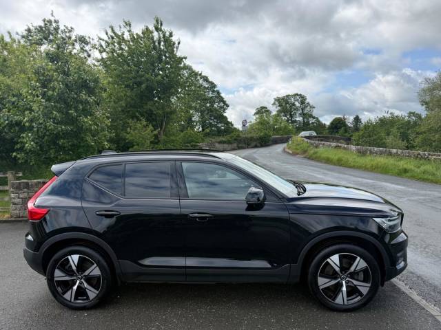Volvo XC40 Recharge 69kWh Plus Auto 5dr SUV Electric Black