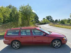 VOLVO V70 2005 (55) at Motobarn Harrogate Harrogate