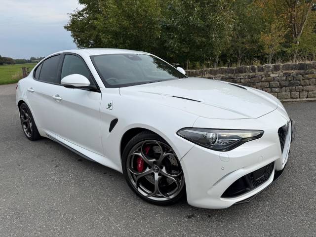 Alfa Romeo Giulia 2.9 V6 Bi-Turbo Quadrifoglio Auto Euro 6 (s/s) 4dr Saloon Petrol White