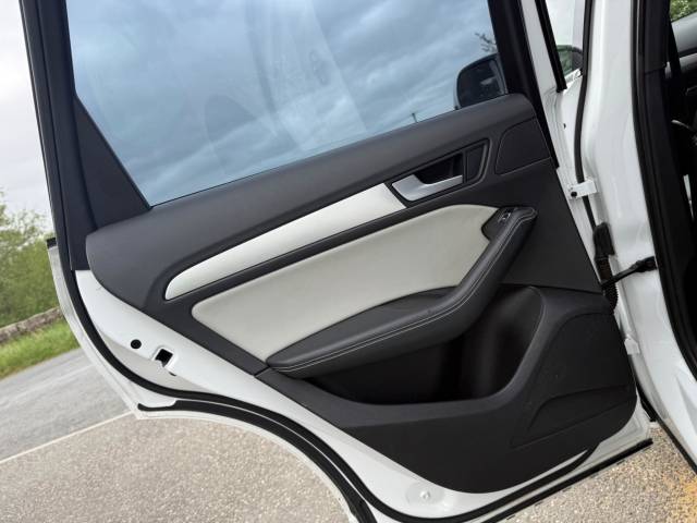 2015 Audi SQ5 3.0 BiTDI V6 Tiptronic quattro Euro 5 (s/s) 5dr