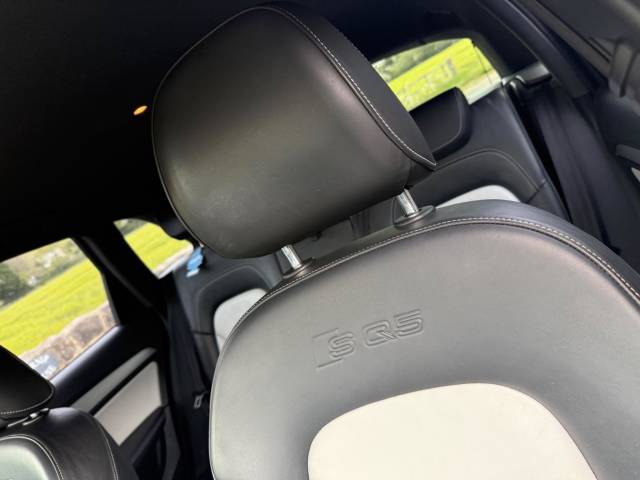 2015 Audi SQ5 3.0 BiTDI V6 Tiptronic quattro Euro 5 (s/s) 5dr