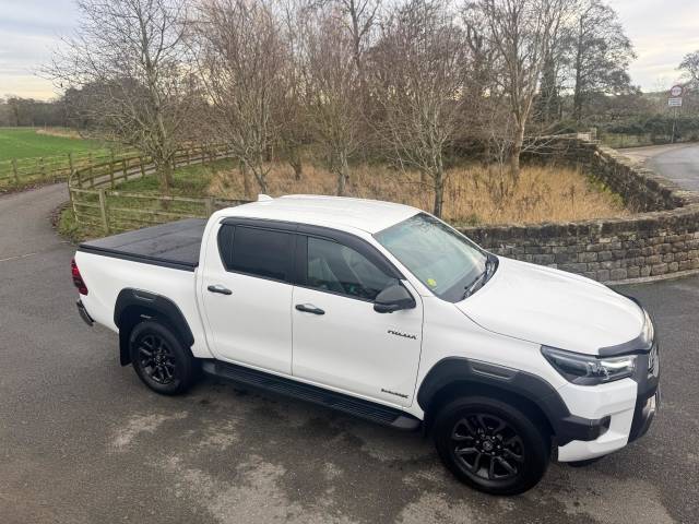 2022 Toyota Hilux 2.8 D-4D Invincible X Auto 4WD Euro 6 (s/s) 4dr