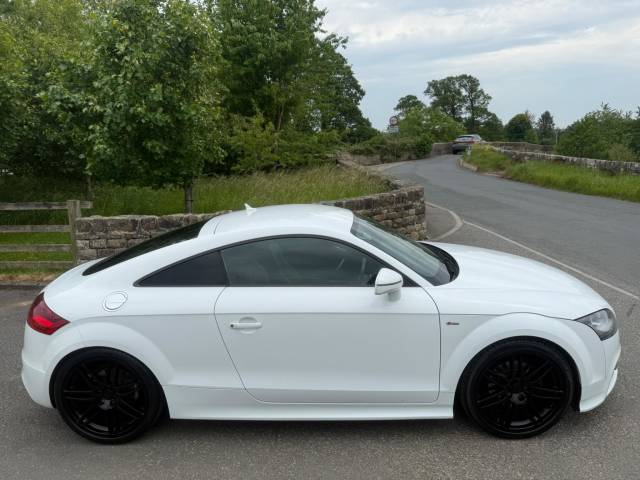 Audi TT 2.0 TFSI Black Edition Euro 5 (s/s) 3dr Coupe Petrol White